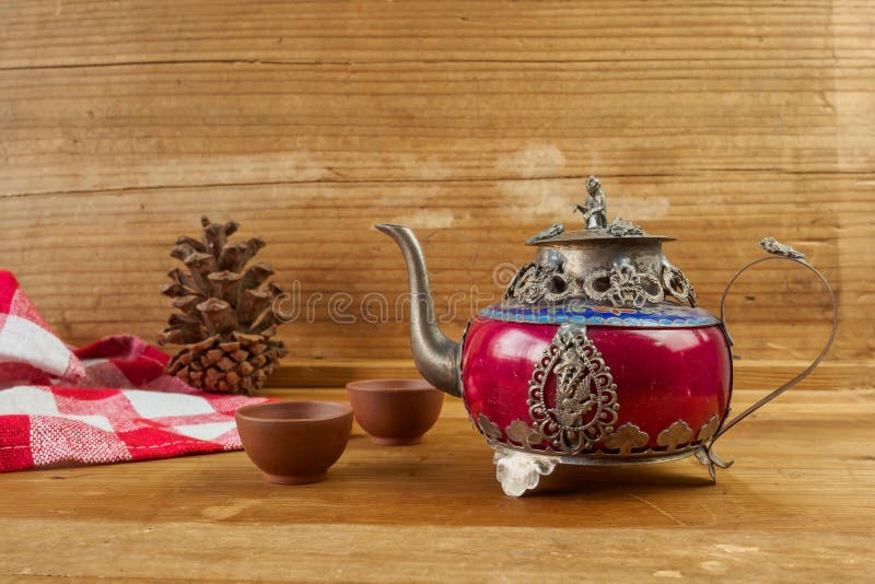 Chinesische Teekanne der Weinlese hergestellt von der alter Jade und von Tibet-Silber mit MO stockfotos Chinesische Teekanne der Weinlese hergestellt von der alter Jade und von Tibet-Silber mit MO stockfotos