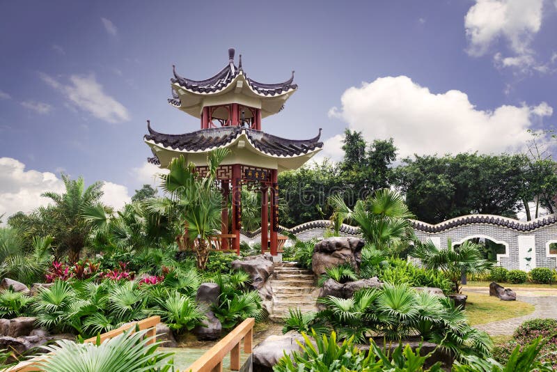 Chinesischer Garten Mit Klassischem Pavillon Stockbild Bild von