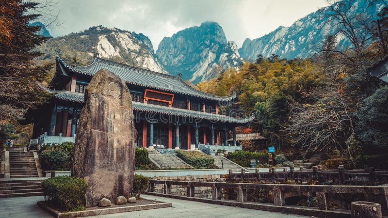 Chinesisches Gebäude nahe dem Nationalpark Huangshan China lizenzfreies stockbild Chinesisches Gebäude nahe dem Nationalpark Huangshan China lizenzfreies stockbild