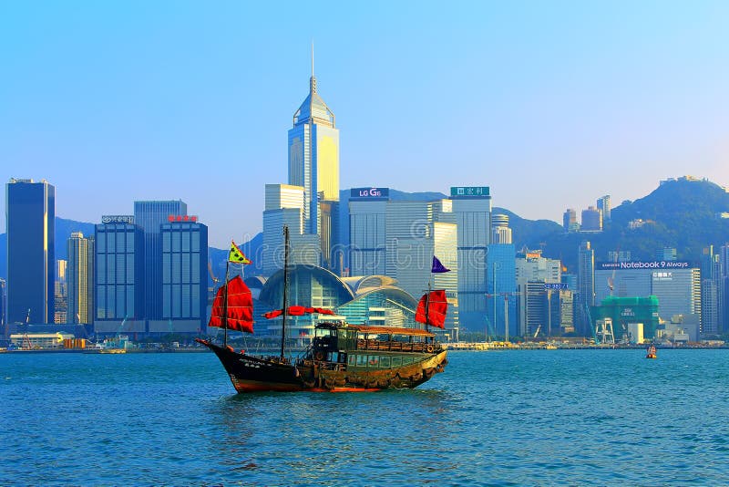 Chinesisches Kramschiff An Victoria-Hafen, Hong Kong Redaktionelles