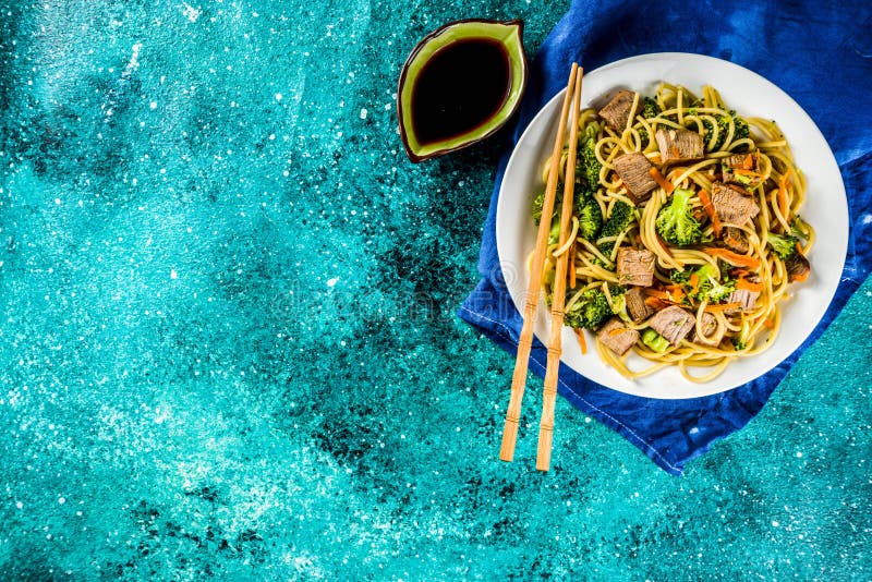 Chinesisches Rindfleisch Lo Mein Noodles Stockfoto - Bild von ...