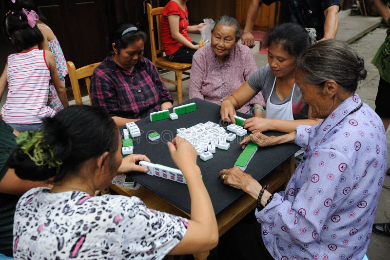 Download Chinesisches Volk Spielt Mahjong Redaktionelles Stockfotografie - Bild von ältestes, grün: 26361237