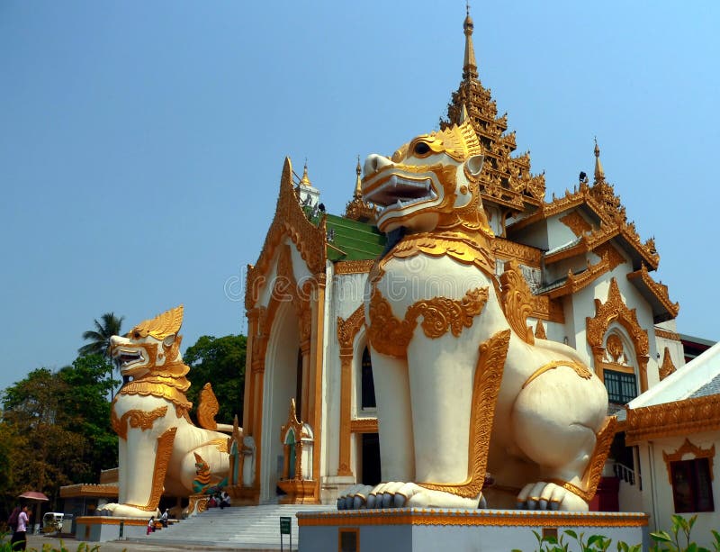 Giant Chinthe, Shwedagon Pagoda entrance Yangon Myanmar (Rangoon Burma). Giant Chinthe, Shwedagon Pagoda entrance Yangon Myanmar (Rangoon Burma)