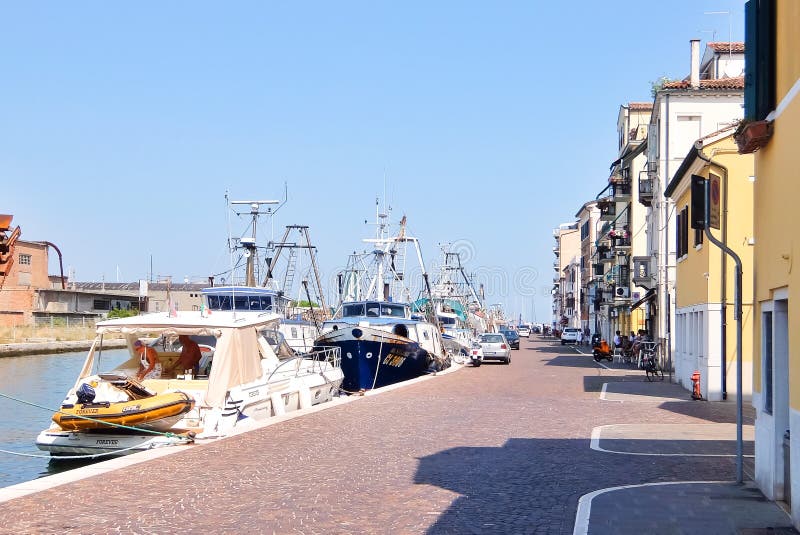 chioggia Italy ?odzie rybackie cumowa? wzd?u? miasta nabrze?a obrazy stock chioggia Italy ?odzie rybackie cumowa? wzd?u? miasta nabrze?a obrazy stock