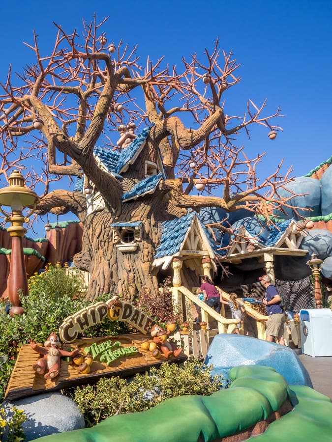 Chip-und des Tals Baum-Haus am Toontown-Abschnitt des Disneylands parken lizenzfreie stockbilder Chip-und des Tals Baum-Haus am Toontown-Abschnitt des Disneylands parken lizenzfreie stockbilder