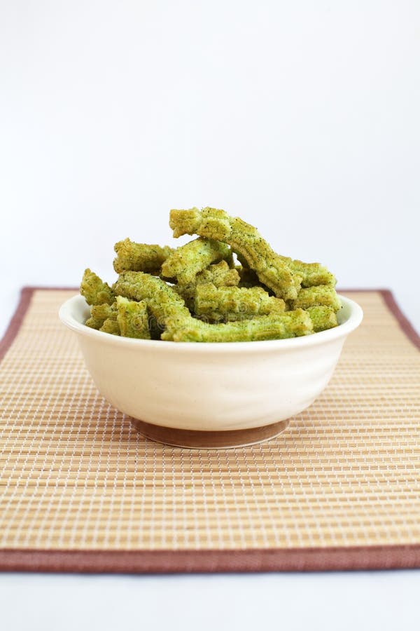 Chips De Riz, Saveur De Wasabi Image stock Image du festin, vert 28100479