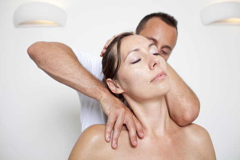 Chiropractic προσοχή στοκ φωτογραφία με δικαίωμα ελεύθερης χρήσης Chiropractic προσοχή στοκ φωτογραφία με δικαίωμα ελεύθερης χρήσης