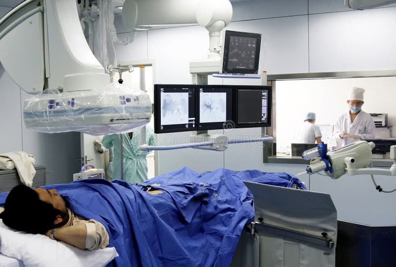 Chirurgie d'une façon minimum invahissante image stock Chirurgie d'une façon minimum invahissante image stock