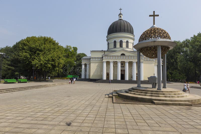 Download CHISINAU, MOLDAU - 30 JUILLET 2016 : Parc De Cathédrale Le 30 Juillet, 20 Image éditorial - Image du ville, destination: 76085295