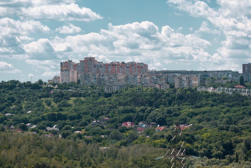 Chisinau, Republiek Moldavi? - 17 Juni, 2016: de mening van het dak van de stad Chisinau, Republiek Moldavi? stock afbeelding Chisinau, Republiek Moldavi? - 17 Juni, 2016: de mening van het dak van de stad Chisinau, Republiek Moldavi? stock afbeelding
