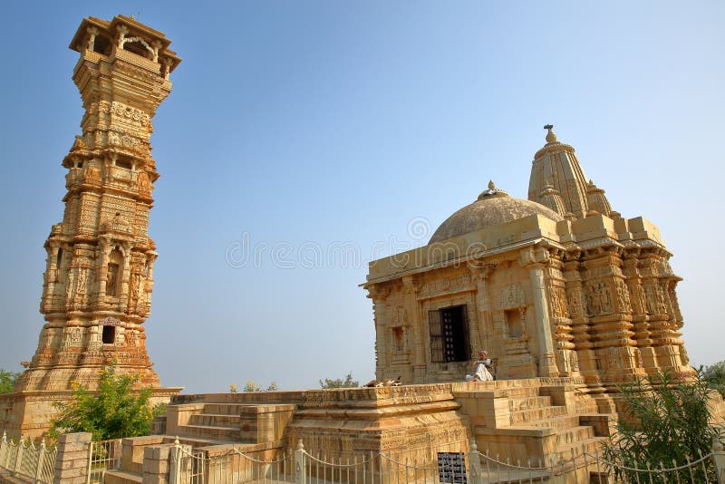 CHITTORGARH, RAJASTHAN, ΙΝΔΙΑ - 14 ΔΕΚΕΜΒΡΊΟΥ 2017: Ναός Shiva Adhbudhnath, που βρίσκεται μέσα στο οχυρό Garh Chittorgarh με το θ στοκ εικόνες με δικαίωμα ελεύθερης χρήσης CHITTORGARH, RAJASTHAN, ΙΝΔΙΑ - 14 ΔΕΚΕΜΒΡΊΟΥ 2017: Ναός Shiva Adhbudhnath, που βρίσκεται μέσα στο οχυρό Garh Chittorgarh με το θ στοκ εικόνες με δικαίωμα ελεύθερης χρήσης