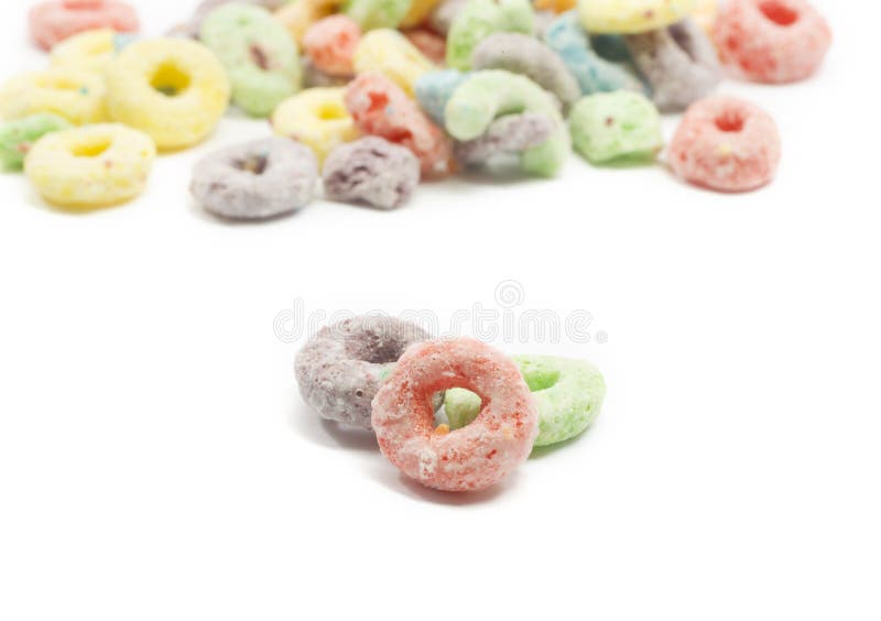 Chiuda in su del cereale dell'anello della frutta fotografia stock libera da diritti Chiuda in su del cereale dell'anello della frutta fotografia stock libera da diritti