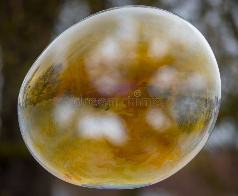 Chiuda su di oro e della bolla di sapone arancio fotografia stock Chiuda su di oro e della bolla di sapone arancio fotografia stock