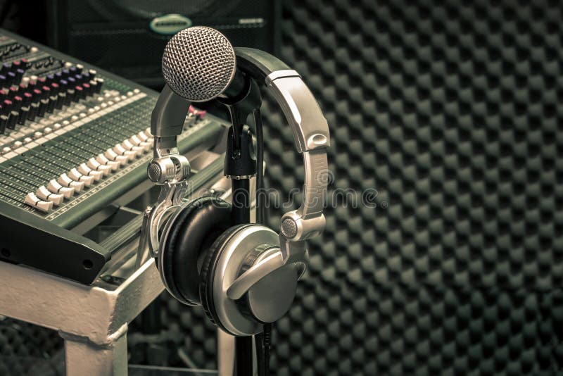 Chiuda sul concetto del fondo di musica degli strumenti immagini stock Chiuda sul concetto del fondo di musica degli strumenti immagini stock