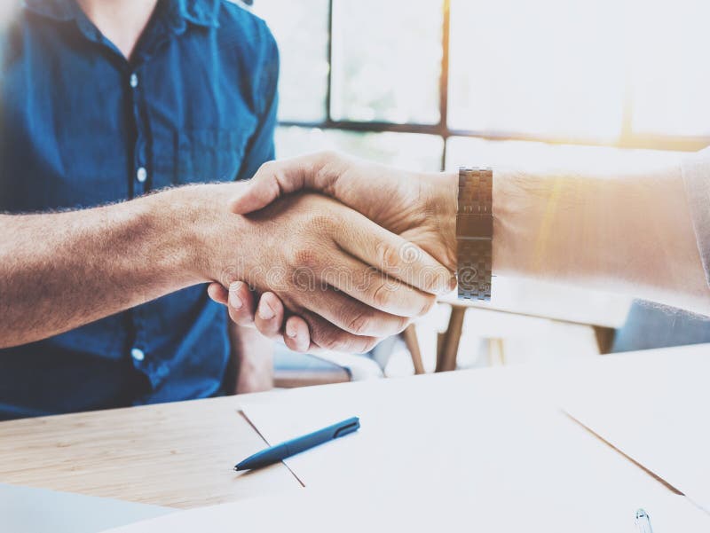 Chiuda sulla vista del concetto della stretta di mano di associazione di affari Processo di handshake dell'uomo d'affari della fo fotografia stock Chiuda sulla vista del concetto della stretta di mano di associazione di affari Processo di handshake dell'uomo d'affari della fo fotografia stock