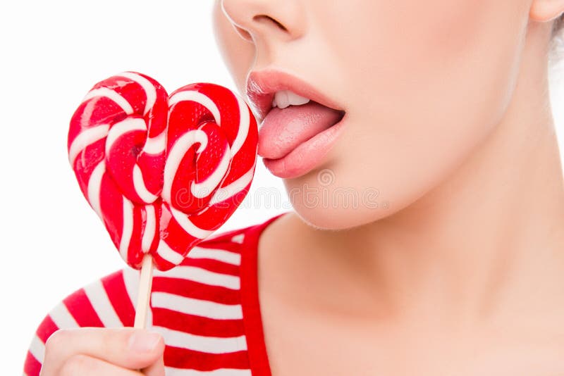 Красивые женские языки. Эротично облизывает леденец. Заказа облизывается. Licking Lollipop. Обслуживает женщин языком.