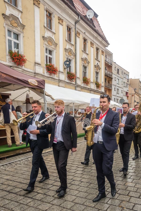 Chlebowa i Piernikowa festiwal parady orkiestra zdjęcia stock Chlebowa i Piernikowa festiwal parady orkiestra zdjęcia stock