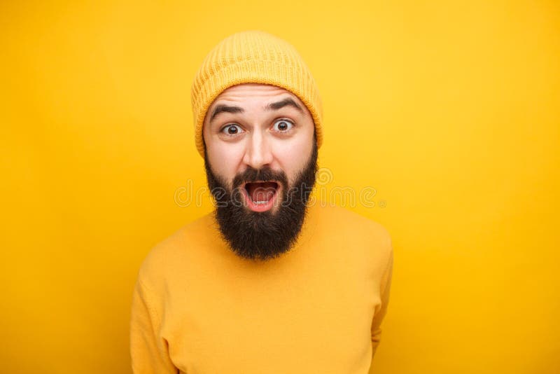 Chockad emotionell skäggig man arkivbilder Chockad emotionell skäggig man arkivbilder