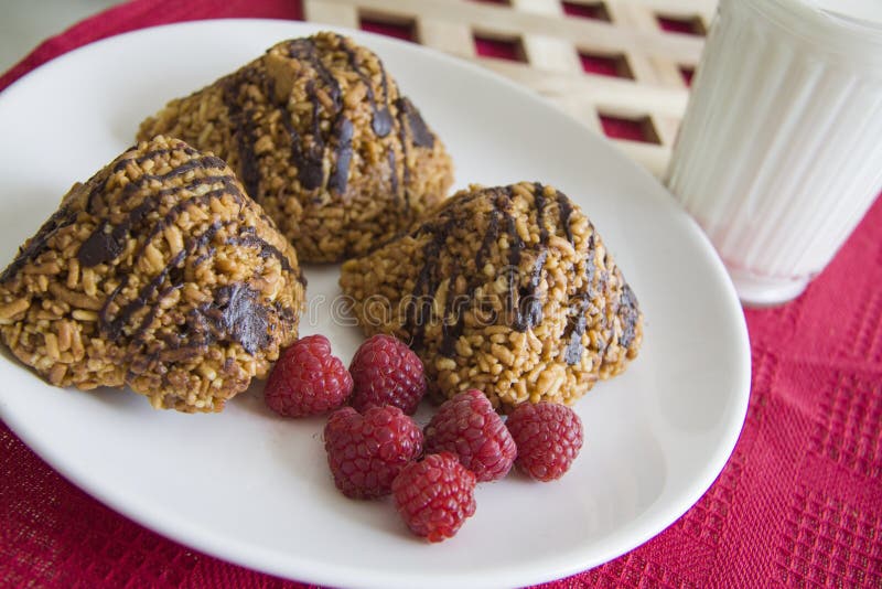 Булочки Choco с полениками стоковое изображение rf