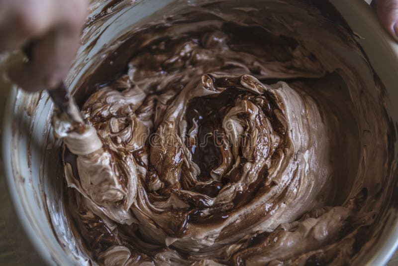Chocolade die het receptenidee berijpen van de voedselfotografie stock foto's Chocolade die het receptenidee berijpen van de voedselfotografie stock foto's