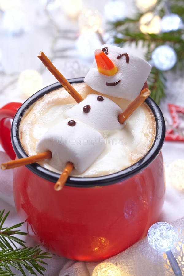 Chocolat chaud aux bonshommes de neige de marshmallow - Recette