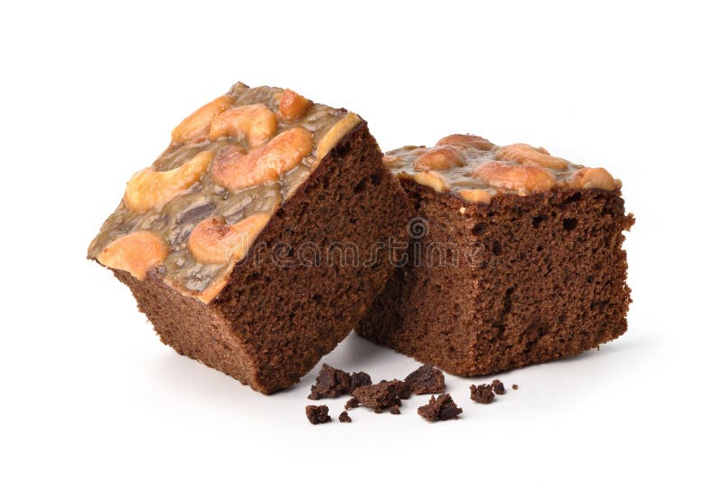 Brownie de chocolate com caju sobre fundo branco imagens de stock