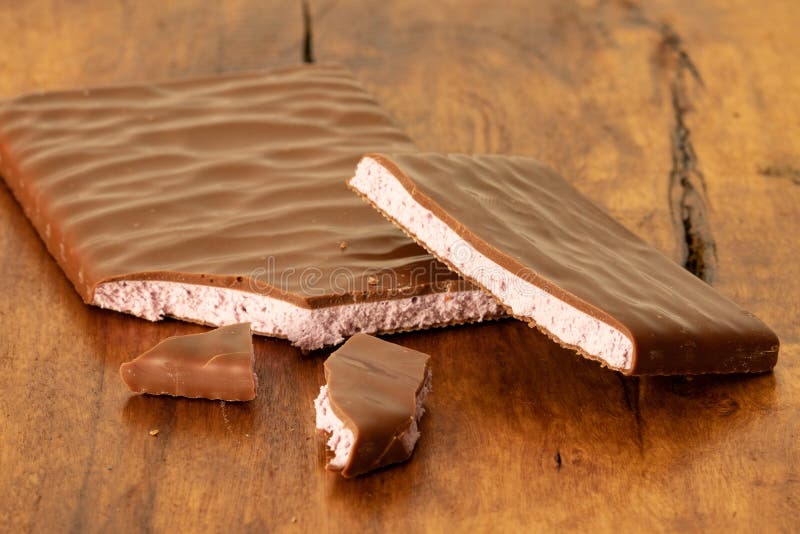 Chocolate de leite. foto de stock. Imagem de coco, pilha 237501176