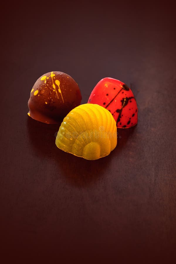 Chocolate de lujo gastrónomo cremoso rico del artesano imágenes de archivo libres de regalías Chocolate de lujo gastrónomo cremoso rico del artesano imágenes de archivo libres de regalías