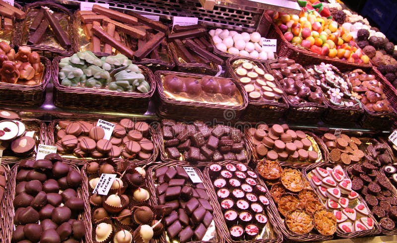 Odlišný druh z sladký čokoláda cukrík kusov na trh státie.