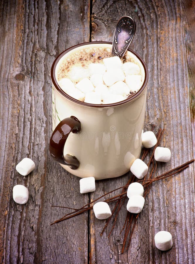 Rostos Assustadores Monstros De Marshmallow Em Xícara De Café Para  Halloween Foto de Stock - Imagem de conceito, monstro: 199278486