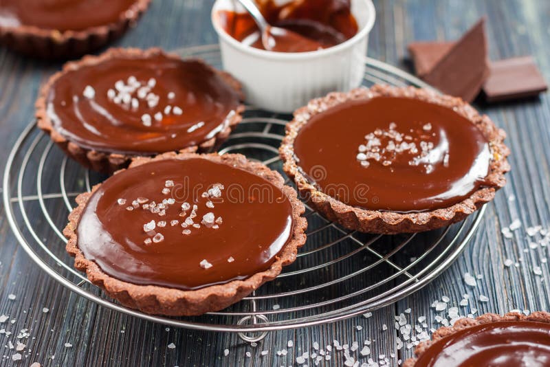 Chocolate tarts with salted caramel