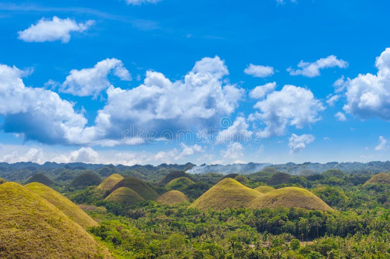 Chokladkullar på den soliga dagen, Bohol, Filippinerna fotografering för bildbyråer Chokladkullar på den soliga dagen, Bohol, Filippinerna fotografering för bildbyråer