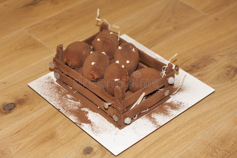 Chokolate mini cake ballen aardappelen foto in doos met tack stock afbeelding Chokolate mini cake ballen aardappelen foto in doos met tack stock afbeelding