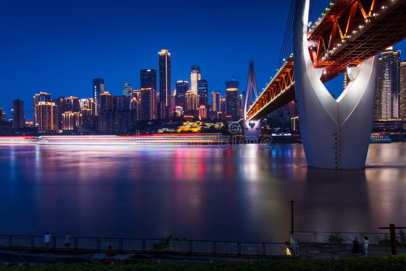 Chongqing, China - 24. Juli 2019: Panoramablick von Chongqing-Skylinen in China stockbild Chongqing, China - 24. Juli 2019: Panoramablick von Chongqing-Skylinen in China stockbild