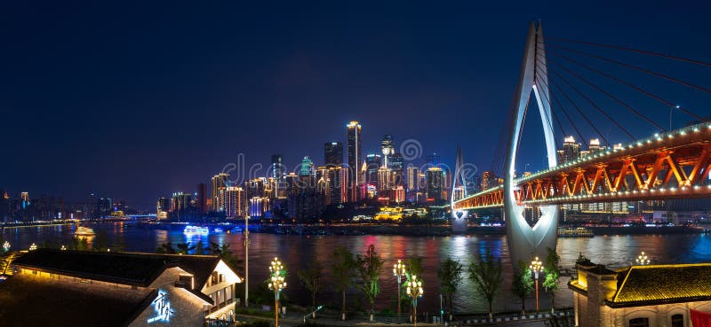 Chongqing Chiny, Lipiec, - 24, 2019: Panoramiczny widok Chongqing linia horyzontu w Chiny fotografia royalty free Chongqing Chiny, Lipiec, - 24, 2019: Panoramiczny widok Chongqing linia horyzontu w Chiny fotografia royalty free