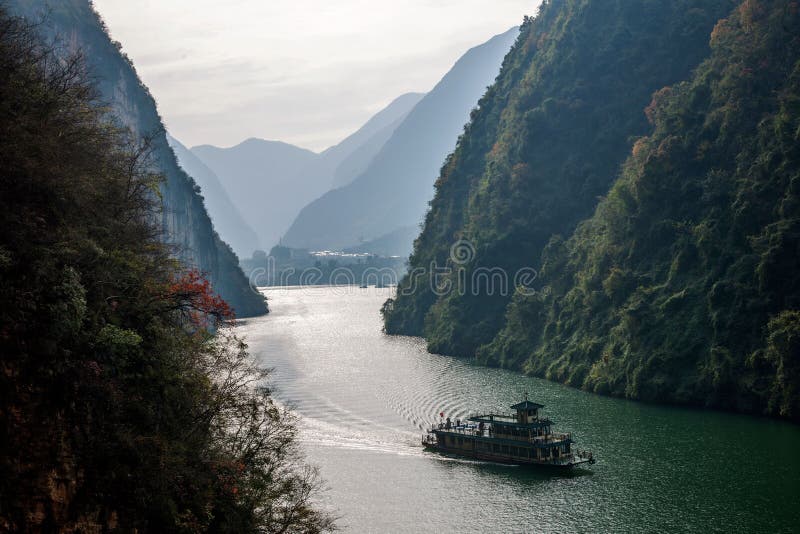 Wushan Daning River Small Three Gorges National Forest Park, known as the `wonders of China`, `the world must King` Wushan small Three Gorges Scenic Area, located in Wushan County, Chongqing Daning River downstream, `Wushan Small Three Gorges` Fog Gap, Dicui Gorge composed of three sections. Wushan Small Three Gorges, the Daning River flows through the territory of Wushan Longmen Gap, Pakistan fog Gap, Dicui Gap in general. The three canyons are 60 kilometers long. Small Three Gorges and the Yangtze River Three Gorges adjacent. Wushan Daning River Small Three Gorges National Forest Park, known as the `wonders of China`, `the world must King` Wushan small Three Gorges Scenic Area, located in Wushan County, Chongqing Daning River downstream, `Wushan Small Three Gorges` Fog Gap, Dicui Gorge composed of three sections. Wushan Small Three Gorges, the Daning River flows through the territory of Wushan Longmen Gap, Pakistan fog Gap, Dicui Gap in general. The three canyons are 60 kilometers long. Small Three Gorges and the Yangtze River Three Gorges adjacent.