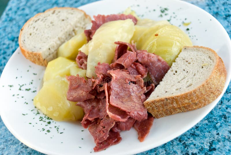 Chopped corned beef with cabbage