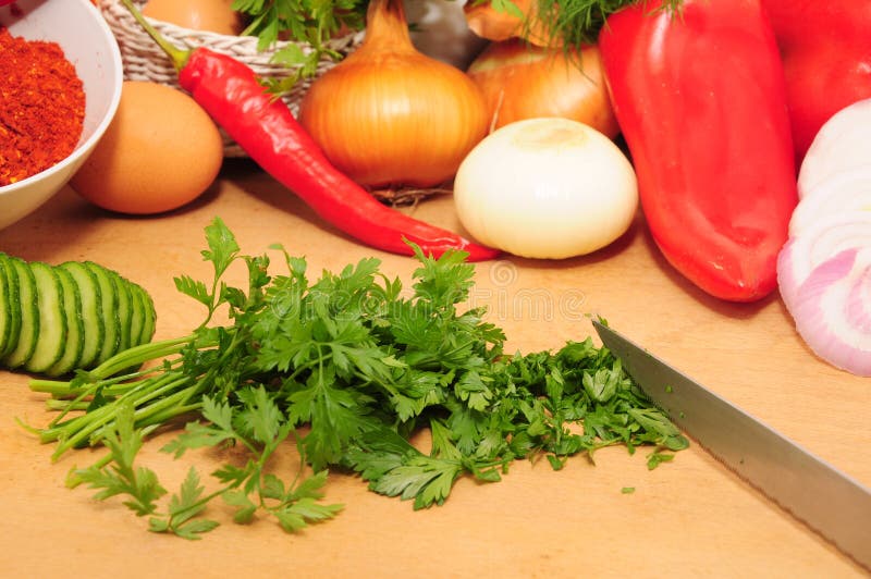 Chopped parsley leaf, and raw vegetables