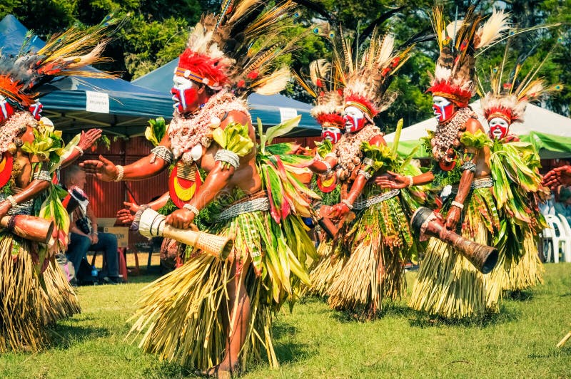 Crowd of Dancing Women in Papua New Guinea Editorial Stock Photo ...