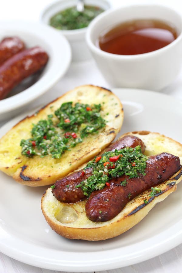 Choripan, хот-дог chorizo стиля Аргентины стоковое фото Choripan, хот-дог chorizo стиля Аргентины стоковое фото
