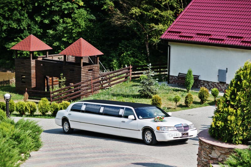 Chortkiv, Ukraine -16 July 2016: Elegant luxury white wedding li royalty free stock images Chortkiv, Ukraine -16 July 2016: Elegant luxury white wedding li royalty free stock images