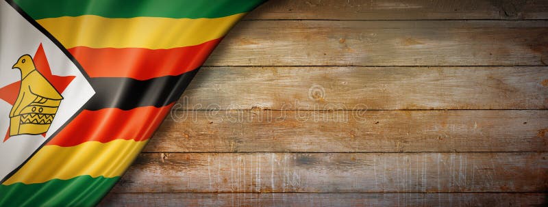 Chorągiew zimbabwe na drewnianym transparencie obraz royalty free