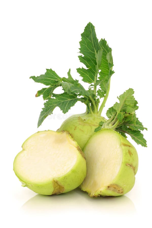 Chou frais et une coupure un de chou-rave photo stock