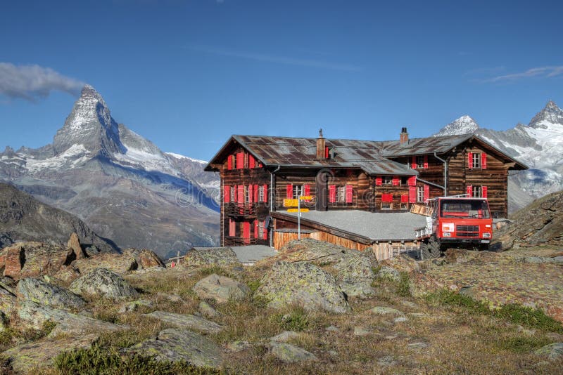 Choza de la montaña de Fluhalp, Zermatt, Suiza fotografía de archivo libre de regalías Choza de la montaña de Fluhalp, Zermatt, Suiza fotografía de archivo libre de regalías
