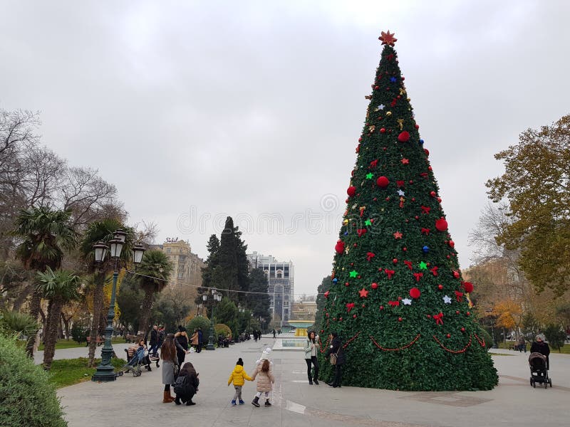 Christamas/Años Nuevos de decoración en Baku, Azerbaijan foto de archivo libre de regalías Christamas/Años Nuevos de decoración en Baku, Azerbaijan foto de archivo libre de regalías