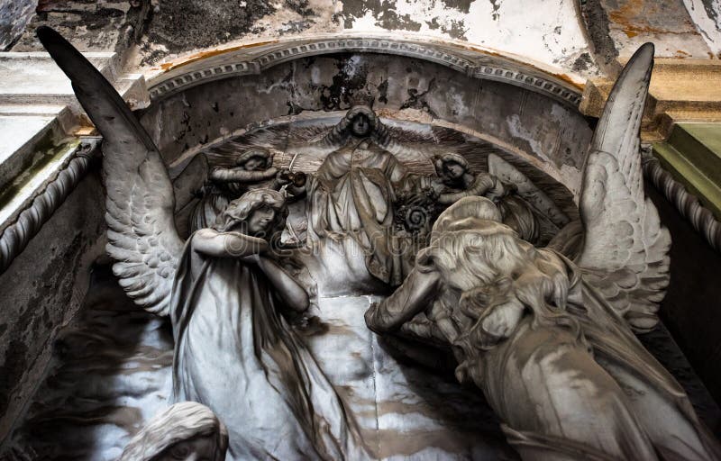 Christian Angel Statues immagine stock. Immagine di religioso 80639319