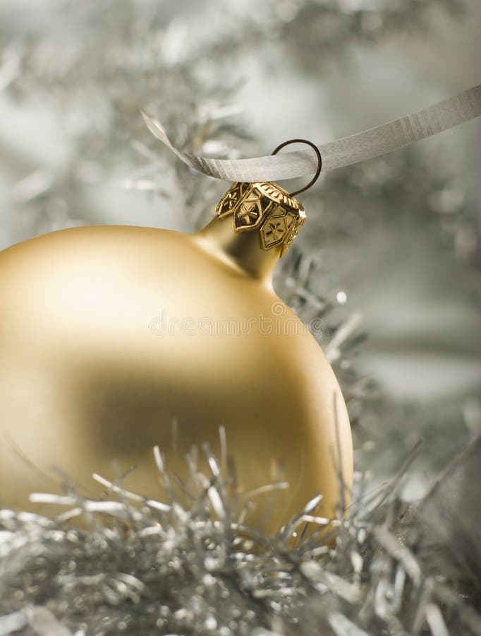 Natale pallone d'oro ornamento vicino sparare.