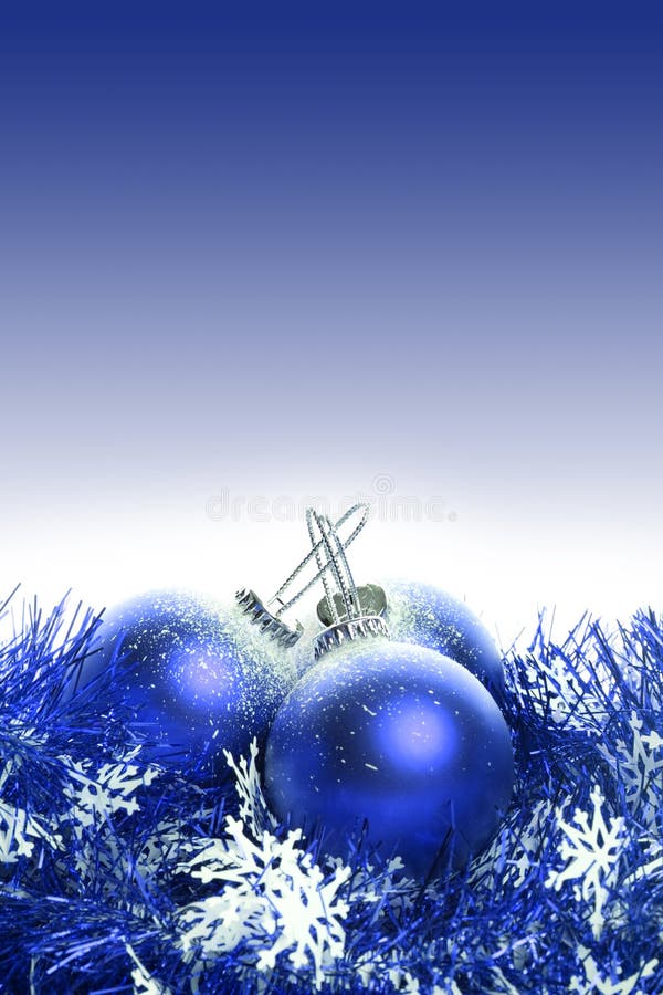 Blue Ribbon Christmas Background: Hãy cùng thưởng thức một bức ảnh nền Giáng Sinh với đường ruy băng xanh lấp lánh. Hình ảnh sẽ làm cho bạn cảm thấy như trong một cơn ánh sáng Giáng Sinh thực sự. Hãy sẵn sàng để đắm chìm trong không khí những bữa tiệc đầy ấm áp và niềm vui.