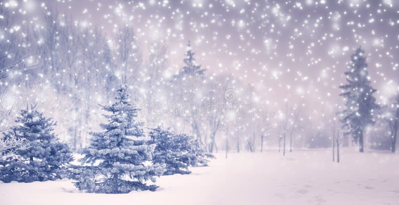 Hãy đắm mình trong khung cảnh núi tuyết phủ đầy lộng lẫy với những bức ảnh Giáng Sinh núi này. Những bức ảnh tuyệt đẹp này sẽ giúp cho bạn tận hưởng không khí dịu dàng và yên bình của đêm Giáng Sinh. Hãy cùng đón xem thôi nào!