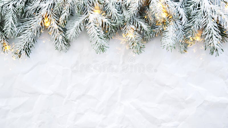 Bạn đang tìm kiếm một hình nền Giáng Sinh đẹp và lung linh cho thiết bị của mình? Cây thông với những đèn led sáng lấp lánh sẽ khiến không gian trở nên ấm áp và tươi vui hơn bao giờ hết. Hãy khám phá ngay bộ sưu tập hình nền Giáng Sinh tuyệt đẹp này nào!